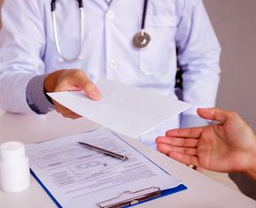 Quais são as regras para atestado médico no trabalho?