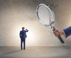 Microgestão vs. Autonomia – O que funciona mesmo?