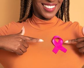 Outubro rosa: políticas públicas e corporativas para a Saúde da Mulher