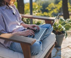 O que diz a legislação de trabalho sobre pontos facultativos, domingos e feriados?