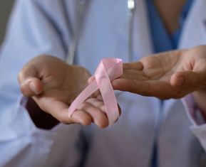 Outubro rosa e o apoio corporativo na saúde da mulher