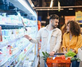 Como usar seu cartão de benefícios para se alimentar de forma saudável