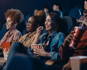 Vale-cultura: entenda o benefício e como implementá-lo na empresa