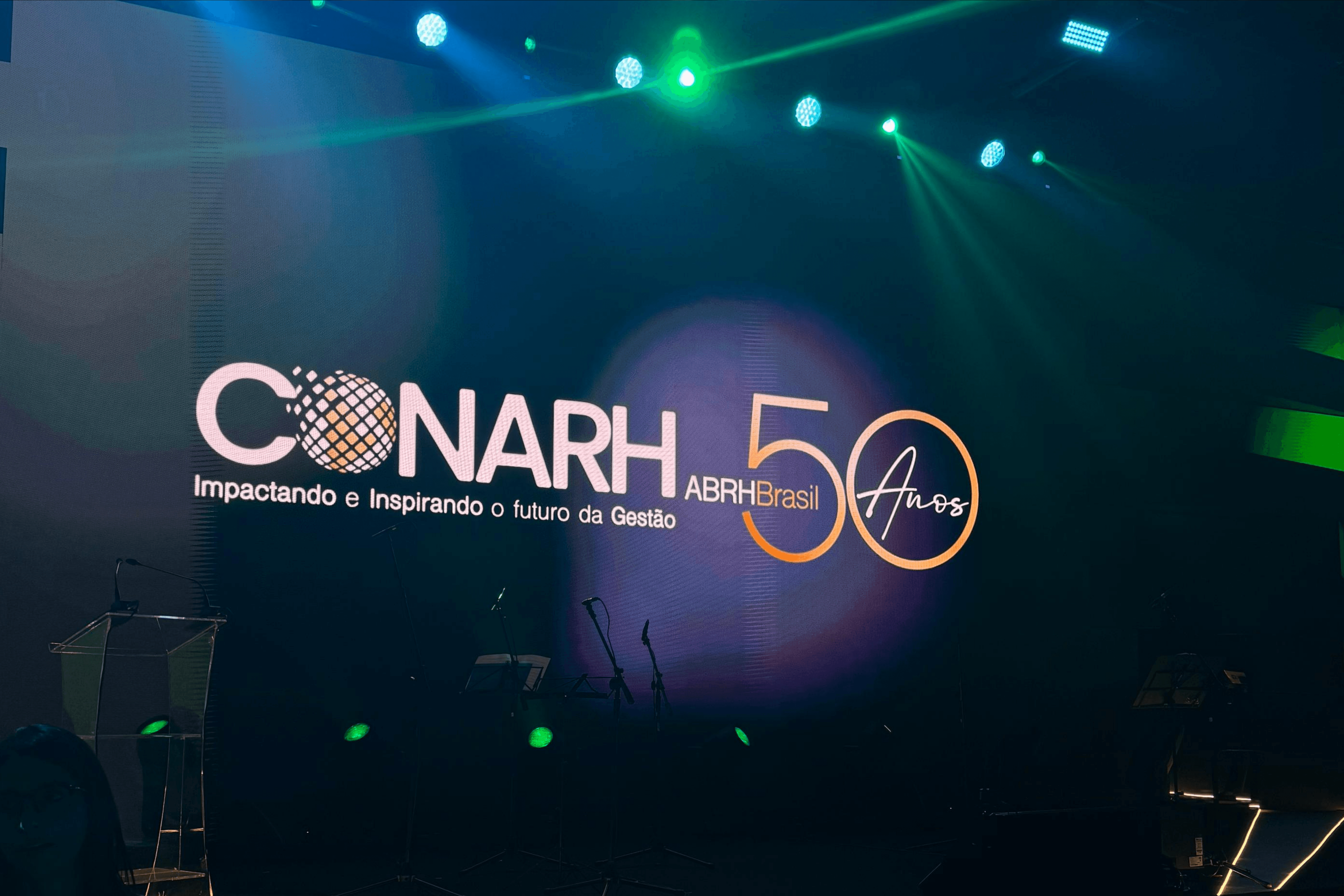 palco da edição 50 do conarh