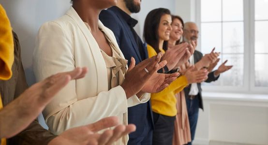 O poder das práticas de reconhecimento para motivar e engajar